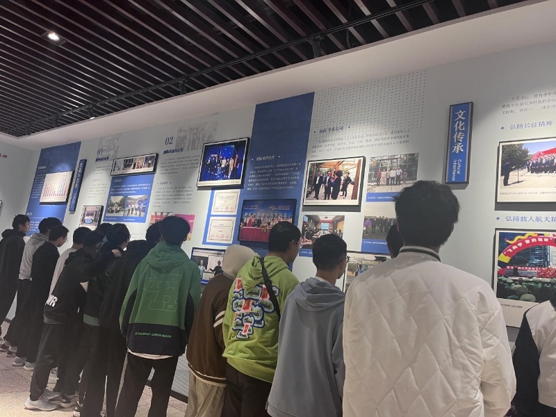 新生参观校史馆2023.11.18 新生参观校史馆2023.11.18