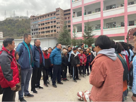 助力民族教育扶貧攻堅—西昌學院體育與和嘉天健體育公司赴美姑幫扶