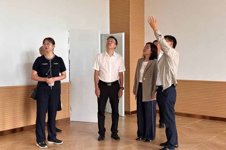 20250825开学前朱书记袁校检查装修成果 (1) 20250825开学前朱书记袁校检查装修成果 (1)