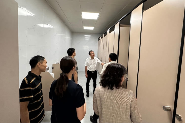 20250825开学前朱书记袁校检查装修成果 (3) 20250825开学前朱书记袁校检查装修成果 (3)