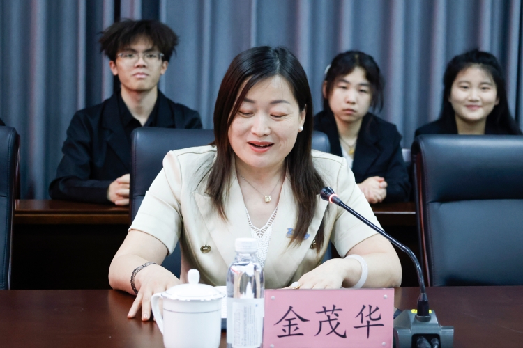 金荣华 (2) 金荣华 (2)